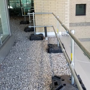 Rooftop Guardrail for Narrow Spaces