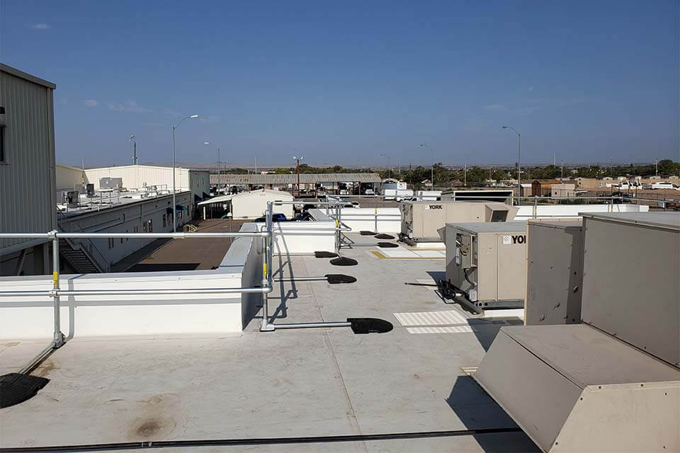 free-standing guardrail for rooftop mechanical units
