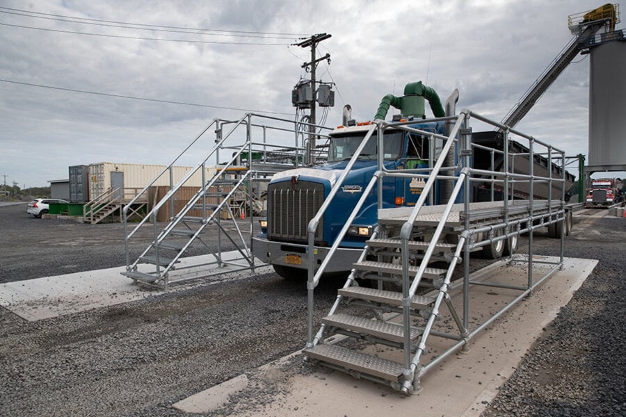Industrial Platform for Working on Trucks